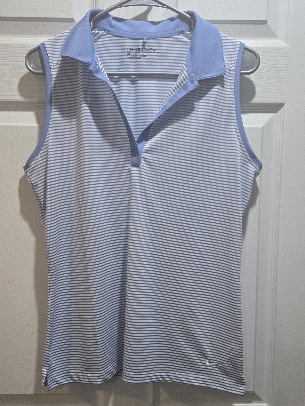 Nike Women’s Light Blue and White Striped Sleeveless Golf Tank. Size Large.